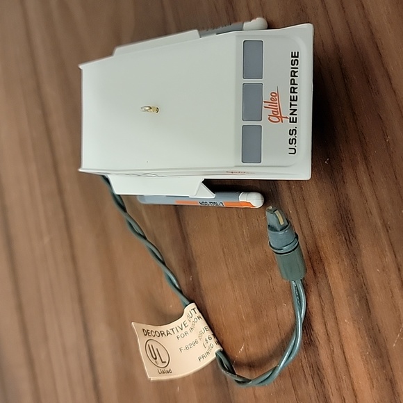 Hallmark Keepsake Ornament Shuttlecraft Galileo Enterprise Magic Voice & Light - Picture 4 of 13